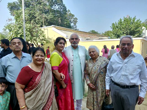 Mani with her siblings and their spouses, Mrityunjay-Ghazal and Madhu-Naresh.