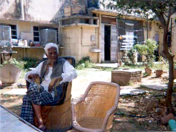 Khemchandji seated on his favourite moodhaa in the garden.